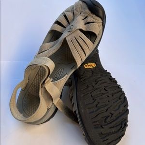 Women’s Keen 8.5 shoes